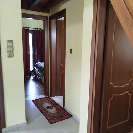 Villa Optasia Karpenísion